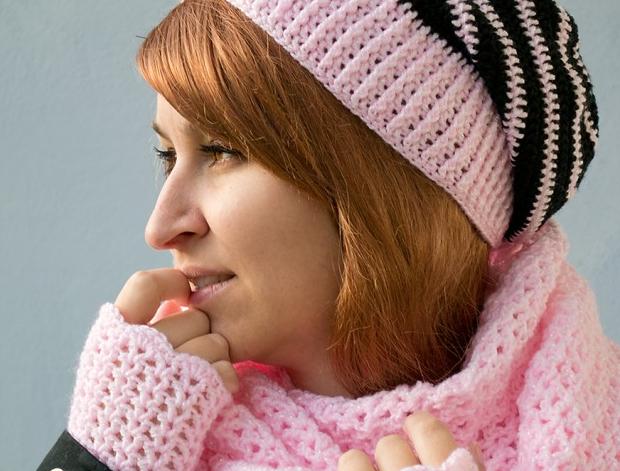 Luxusní třpytivá sada dárek in sníh zima lesklá podzim růžová čepice háčkovaná jarní čepička dívčí moderní pletení dáreček žena černá dáma proužky jaro šedá pruhovaná příjemná ruka dámská cool zimní pruhy lesk lila luxusní třpyt módní stříbrná třpytivá pink dívka luxus pletená slečna podzimní dlouhá led návleky rukavice ruce proužek příze mráz chlad čepka proužkovaná třpytivé slušivá ženská bezprsťáky exclusive lurex lurexová exkluzivní šedivá bezprsté exclusivní dovoz proužkatá houmleska homeleska homelesska houmles pruhatá 