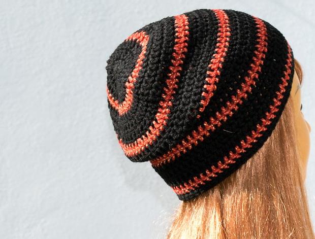 Dámská čepice s třpytivými pruhy dárek in sníh zima lesklá oranžová podzim zlatá čepice háčkovaná jarní čepička dívčí moderní dáreček žena černá háčkování dáma proužky jaro pruhovaná příjemná dámská cool zimní pruhy lesk luxusní třpyt módní třpytivá dívka luxus slečna podzimní dlouhá led proužek příze mráz chlad čepka proužkovaná třpytivé slušivá ženská exclusive lurex exkluzivní exclusivní dovoz proužkatá houmleska homeleska homelesska houmles pruhatá 