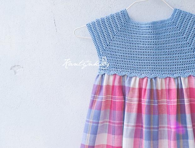 Šatečky na přání č.2 :) kostičky princezna květina modrá růžová jarní holčička holčičí dívčí letní elegantní šití háčkování jaro děvčátko šaty svatba kytička kostky léto elegance háčkované šité pohodlné dívka látka holka něžné šatičky něha světlemodrá šatky příze handmade knoflíky kostkované dívenka slušivé hezké ručnípráce dívčina 