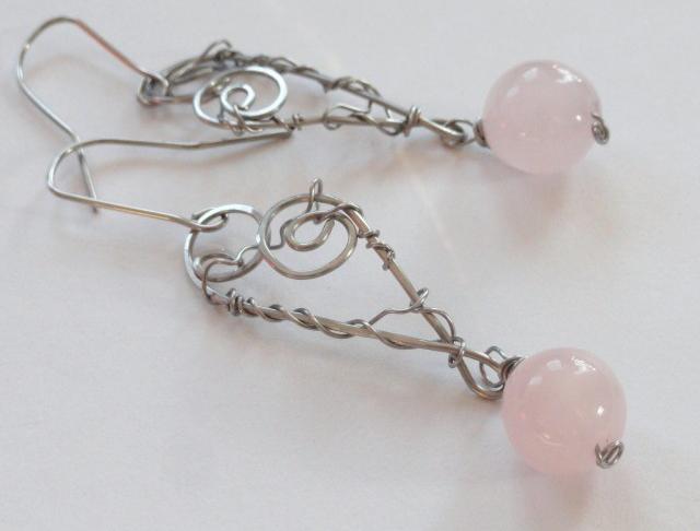 se starorůžovou říční perlou