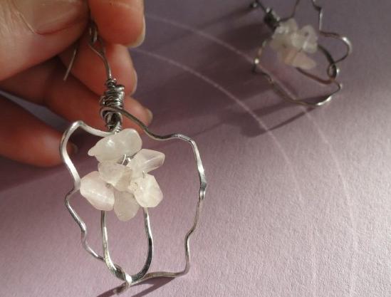 se starorůžovou říční perlou