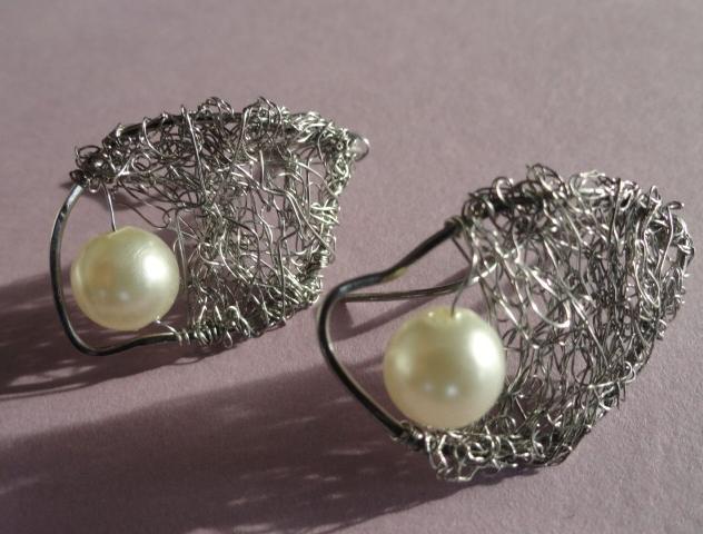 se starorůžovou říční perlou