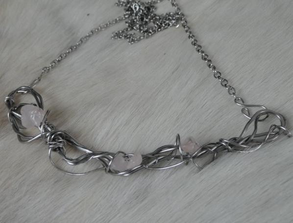 se starorůžovou říční perlou