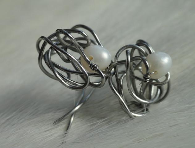 se starorůžovou říční perlou