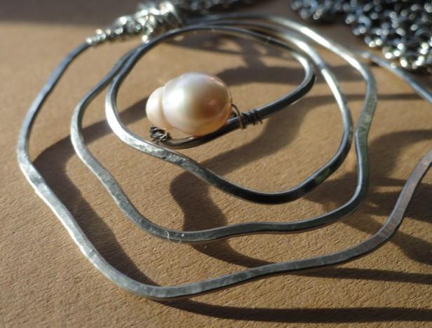 se starorůžovou říční perlou