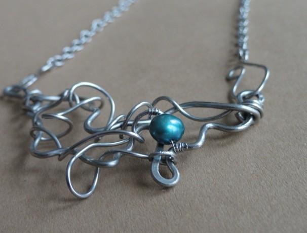 se starorůžovou říční perlou