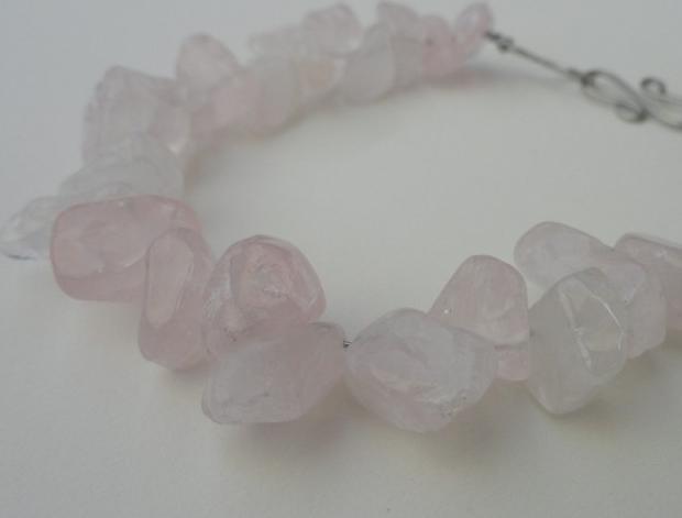 se starorůžovou říční perlou