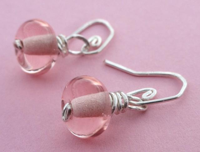 se starorůžovou říční perlou