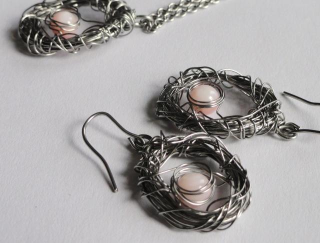 se starorůžovou říční perlou