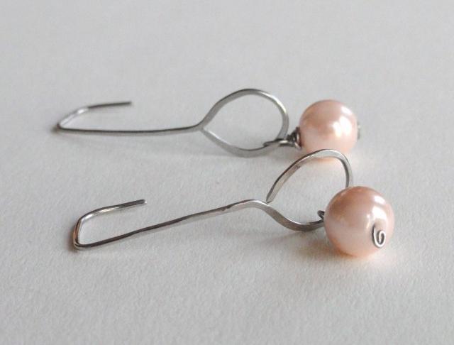 se starorůžovou říční perlou