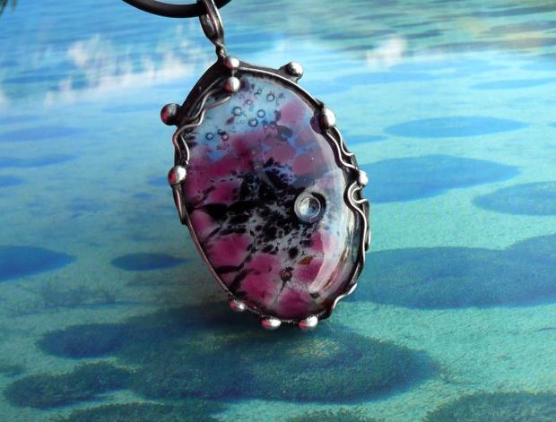 Přívěsek s mandalou DUŠE LESA /sklo