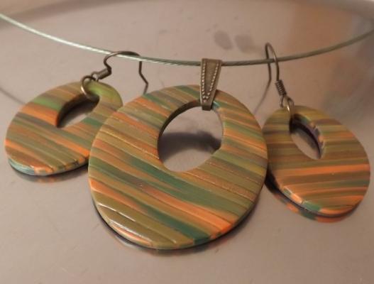 Souprava SunShine Stripes oválky náhrdelník zelená náušnice oranžová proužky visací polymery pruhované olivová obruč oválky oválné polymerové hmoty lanková 