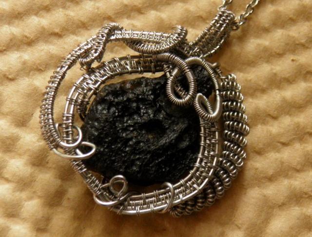 Náhrdelník Pozdrav z vesmíru originální autorský minerály nerezový drát wire wrapping tektit 