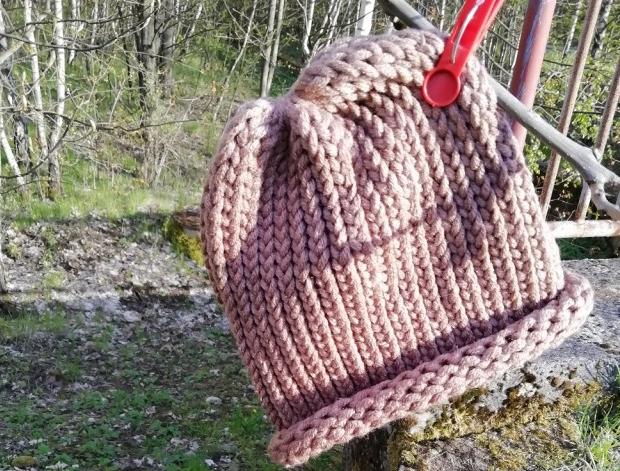 Pletená mega dlouhá čepice