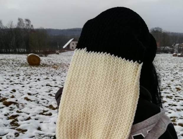 Pletená mega dlouhá čepice