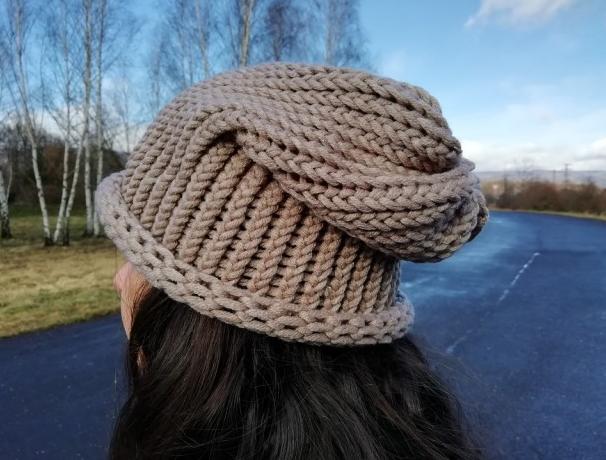 Pletená mega dlouhá čepice