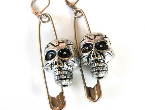 Pro rebelky náušnice crazy lebka punk ocelová helloween spínací špendlík rebel 