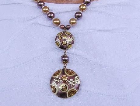 Perly a cloisonné náhrdelník zlatá fialová perly smalt cloisonné 