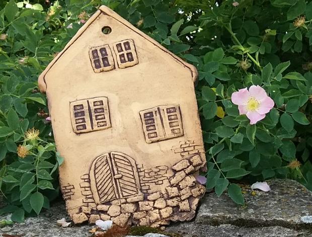 Keramický domeček na zeď
