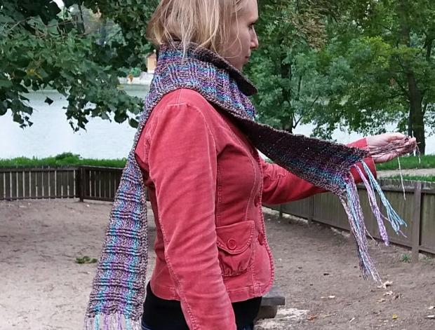 Dlouhá šála s třásněmi