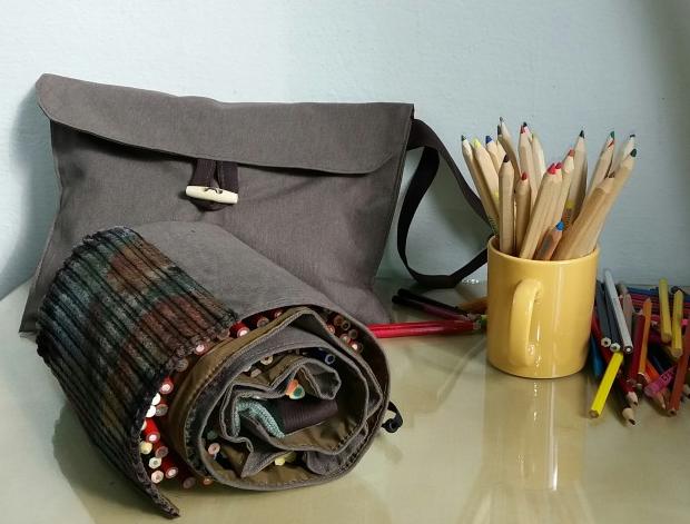 Tužkovník 100+6 pastelkovník pastelky 100 penál  