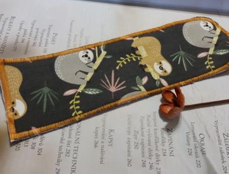 Záložka s lenochody textilní záložka do knížky s len 