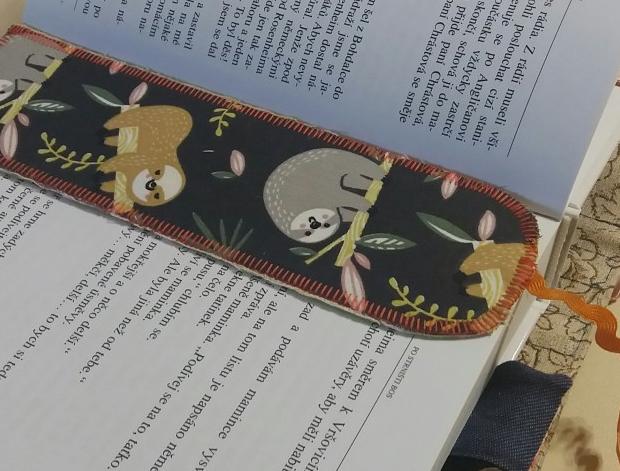 Záložka s lenochody textilní záložka do knížky s len 