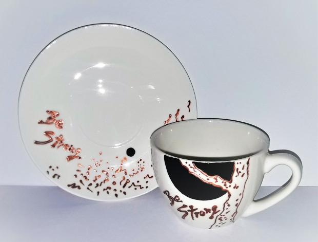 Na kafíčko - Buď silný originální strom hrnek černá extravagantní porcelán měděná ručně malovaný luna pro něj malovaný hrníček malovaný hrnek malovaný porcelán hrníček s podšálkem autorský hrnek be strong buď silný 