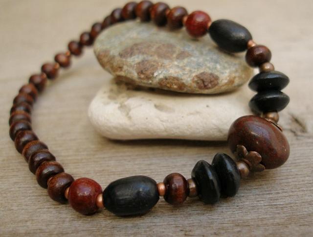 Stone and wood II. ... náramek dřevěný kámen náramek originální barevné černá hnědá minerál měď jaspis starobylé jedinečný story příběh 