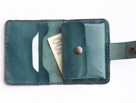 Dírkovaný kožený opasek žlutý