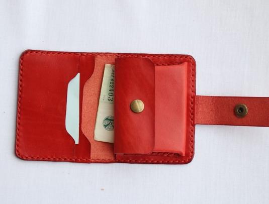 Dírkovaný kožený opasek žlutý