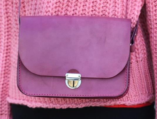 Dírkovaný kožený opasek žlutý