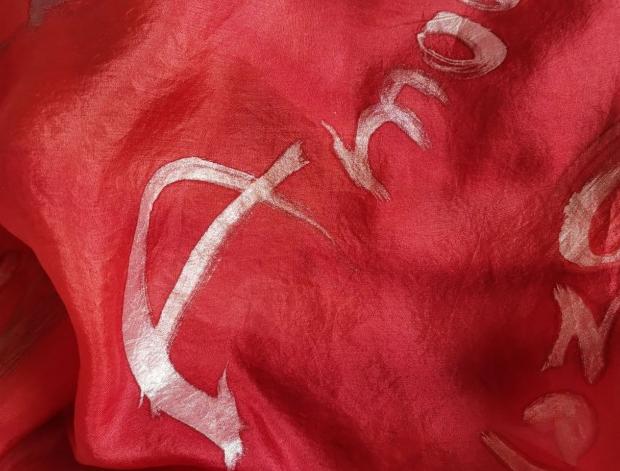 Malované lněné šaty Skrývám šelmu