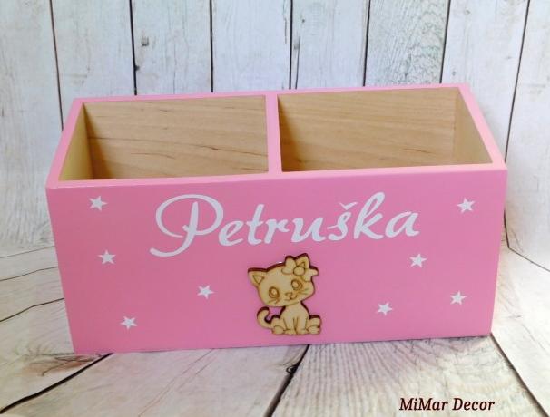 Pastelkovník se jménem a kočičkou dřevo dřevěný dárek kočka kočička dětský dětské stojánek tužkovník stojan pro děti na pastelky na tužky na psací stůl pastelkovník se jménem 