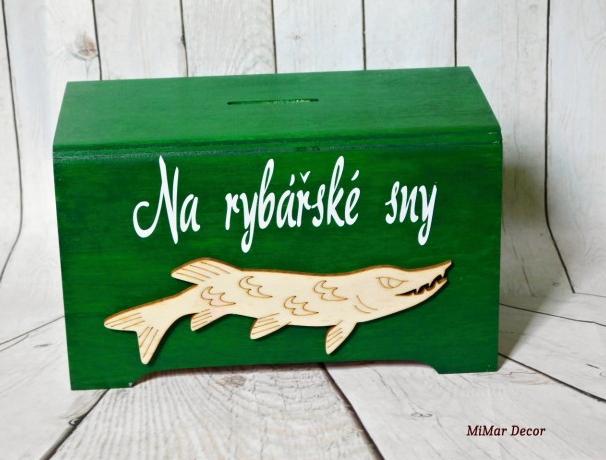 Dřevěna kasička Na rybářské sny dřevo dřevěná dárek ryba dětský dětské pokladnička kasička rybář pro děti na psací stůl pro dospělé na penízky na korunky rybářská šetříme 