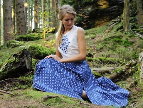 Vyšívané folklorní... midi šaty šaty společenské handmade modrotisk midi ručně vyšívané folklorní výšivka 