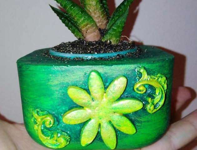 Betonová dóza s ornamenty