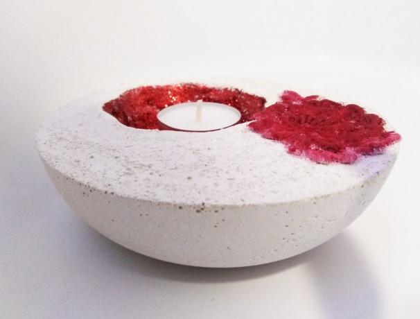 Betonová dóza s ornamenty