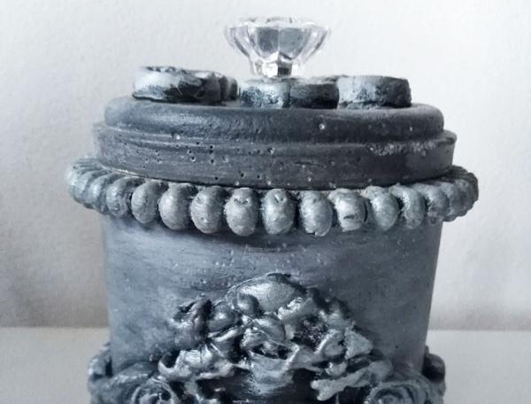 Bába na Halloween, popelník, svícen