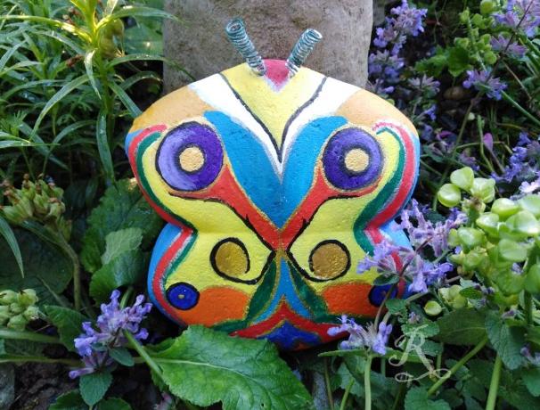 Betonová dóza s ornamenty