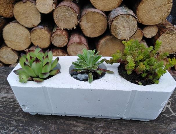 Betonová dóza s ornamenty