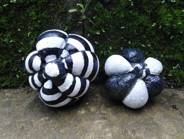 Betonová dóza s ornamenty