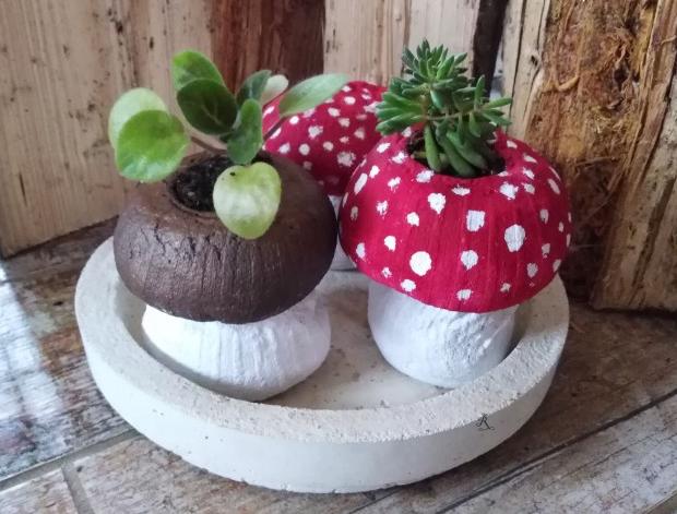 Betonová dóza s ornamenty