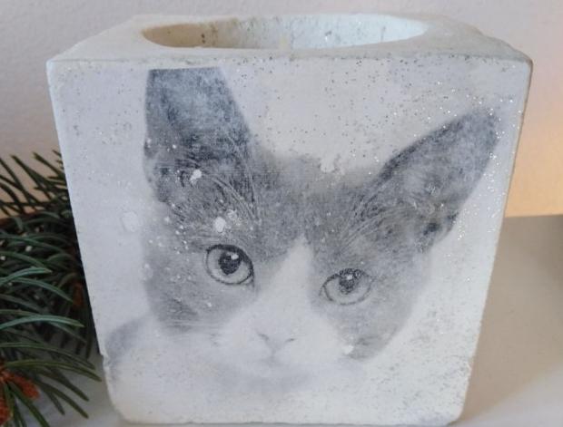 Betonová dóza s ornamenty