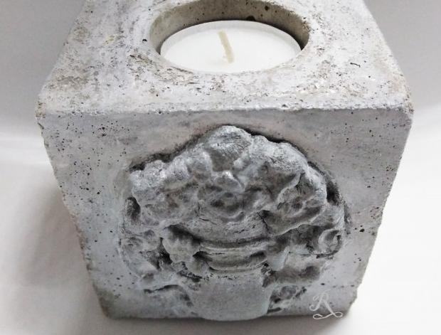 Betonová dóza s ornamenty