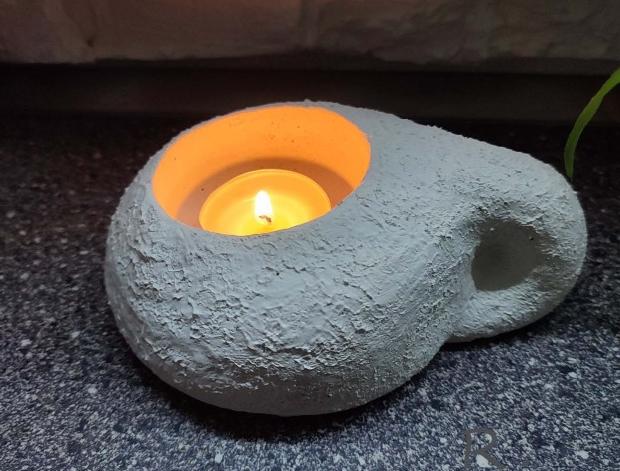 Betonová dóza s ornamenty