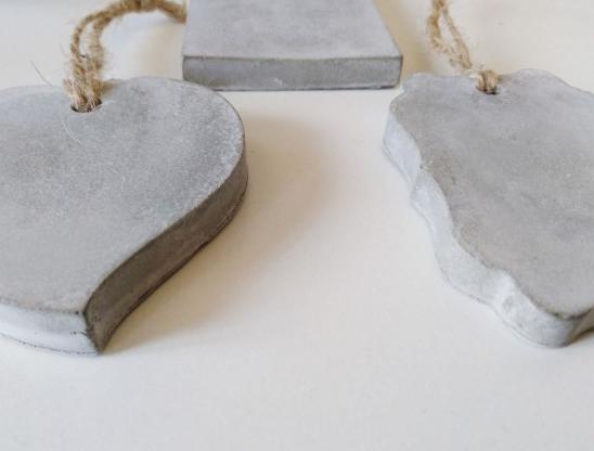 Betonová dóza s ornamenty