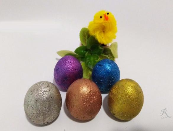 Betonová dóza s ornamenty