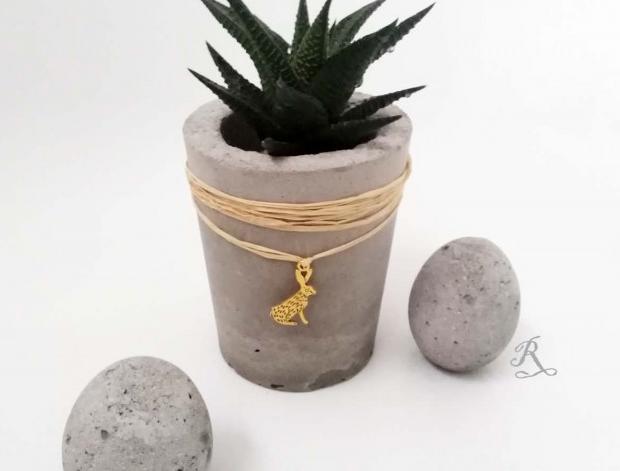 Betonová dóza s ornamenty