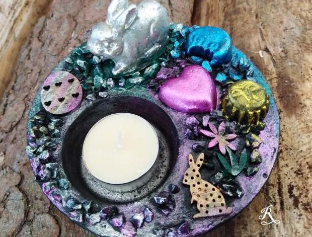 Betonová dóza s ornamenty